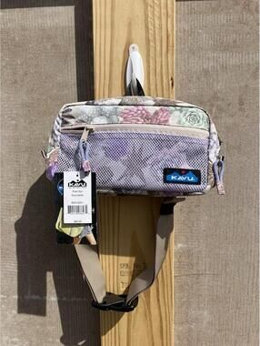 Kavu waist bag fanny pack wallet purse point sur floral new $45 MSRP succulants
